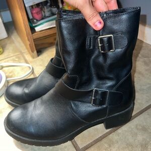 Black boots size 8